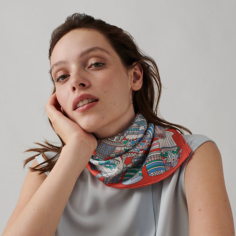 フランスのお菓子を描くHermesGavroche45 LaPatisserieFrancaise La Patisserie Francaise scarf 45 | Hermès Finland